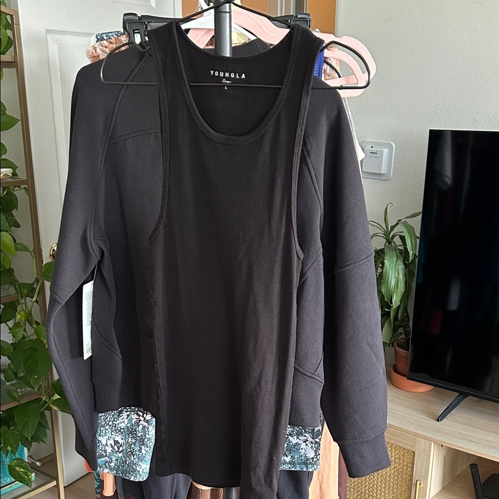 YoungLA Tank. Size Large. PTP 12” can stretch to 15”. See description.